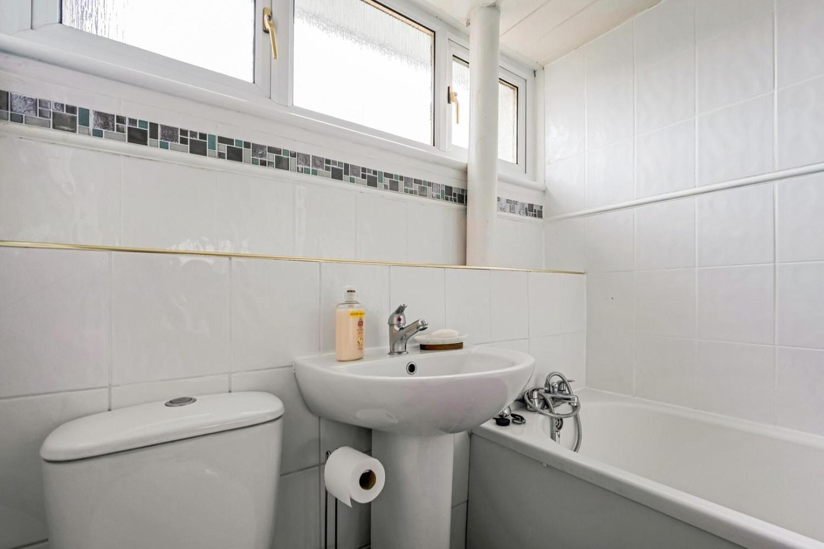 Centrally Situated 1 Bedroom House In Cumbernauld Exterior foto